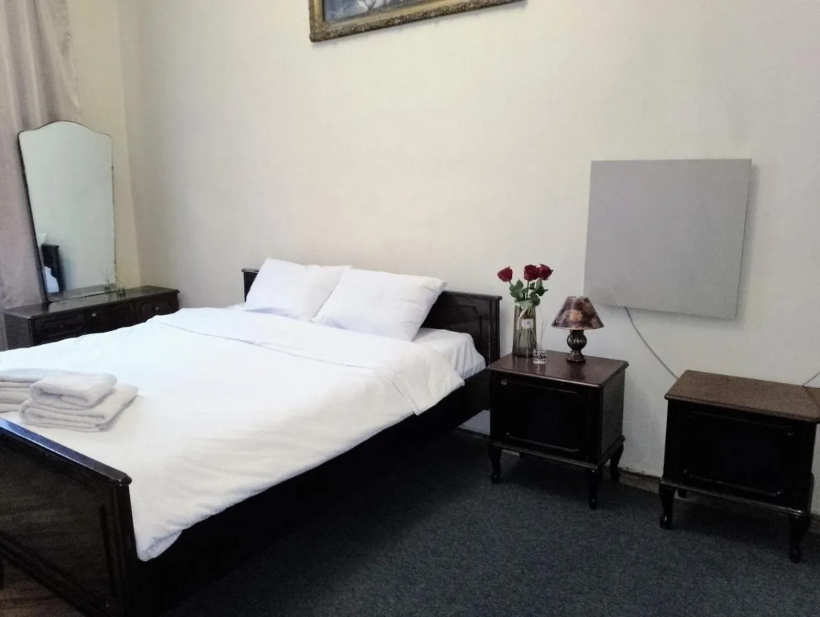 Apartment Near The Train Station 리비프